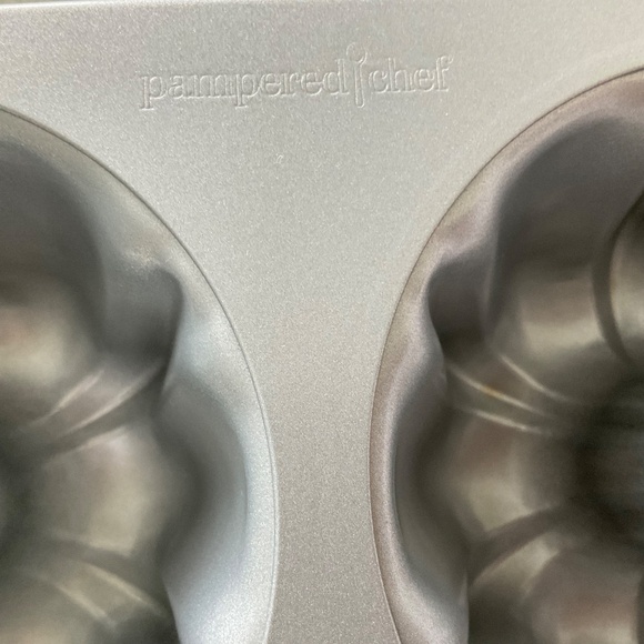 Pampered Chef Mini Bundt Baking Pan Six Individual Servings Retro Blue Exterior - Picture 11 of 11